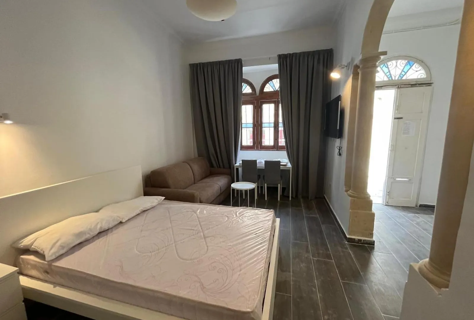 Sliema Ground Level Studio Flat Lägenhet
